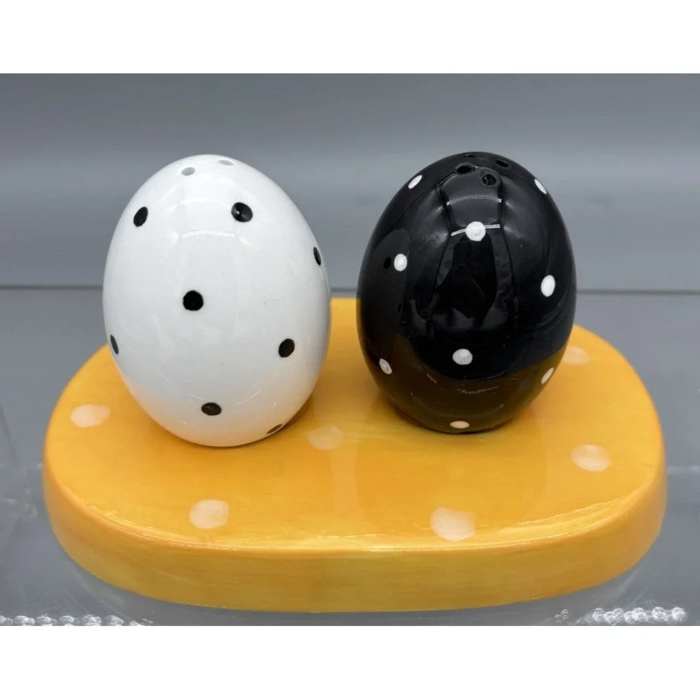 Vintage Silvestri Salt And Pepper Shaker Chicken & Eggs Set Sandra Magsamen READ